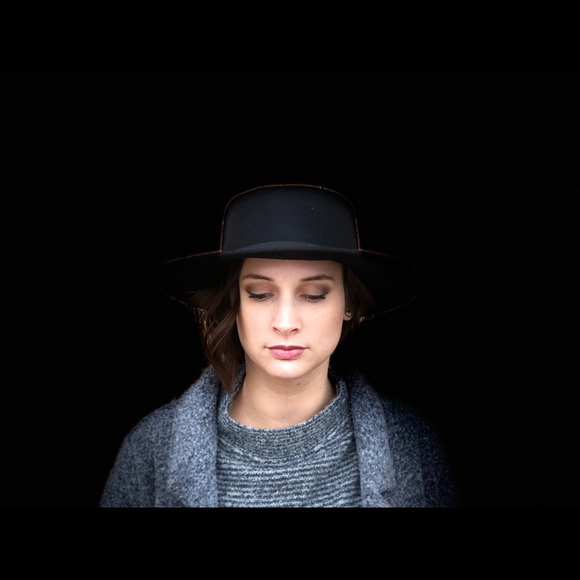 Meet your Posher, Andrea - Picture 2 of 2